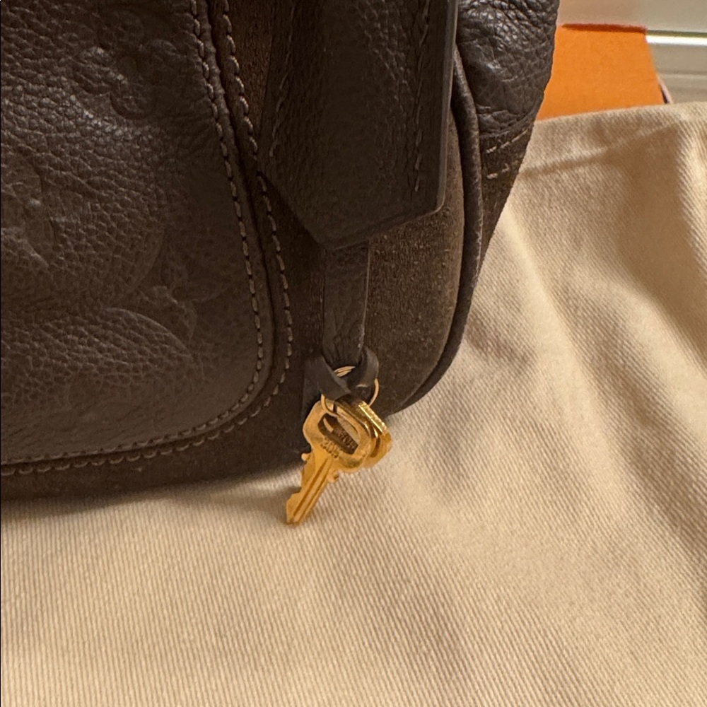 Louis Vuitton Brown Audacieuse GM tote bag - Picture 5 of 16